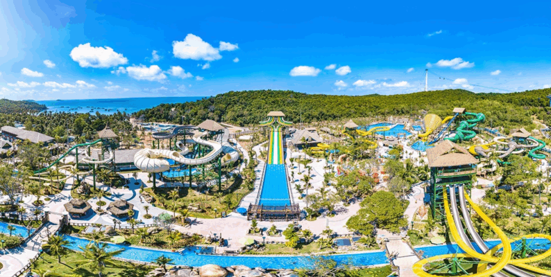 Toàn cảnh công viên nước Aquatopia tại Sun World Hòn Thơm Phú Quốc