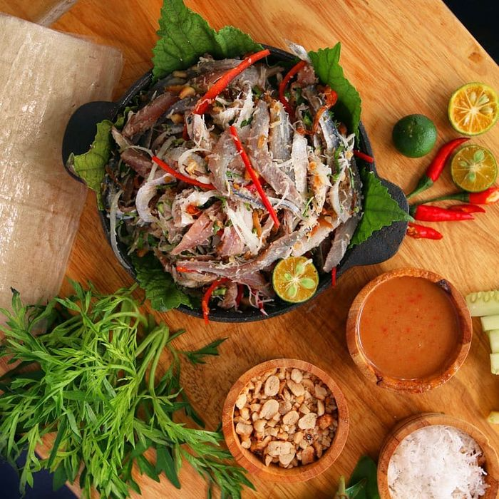 Thưởng thức đặc sản gỏi cá trích Phú Quốc
